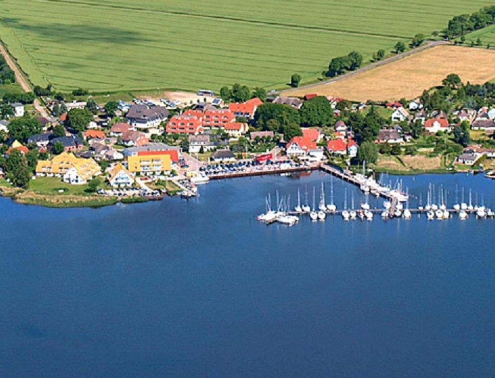 Hotel- & Ferienanlage Kapitaens-Haeuser Бреге Экстерьер фото